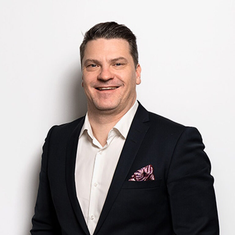 Tomi Tapper, Voitto Groupin perustaja
